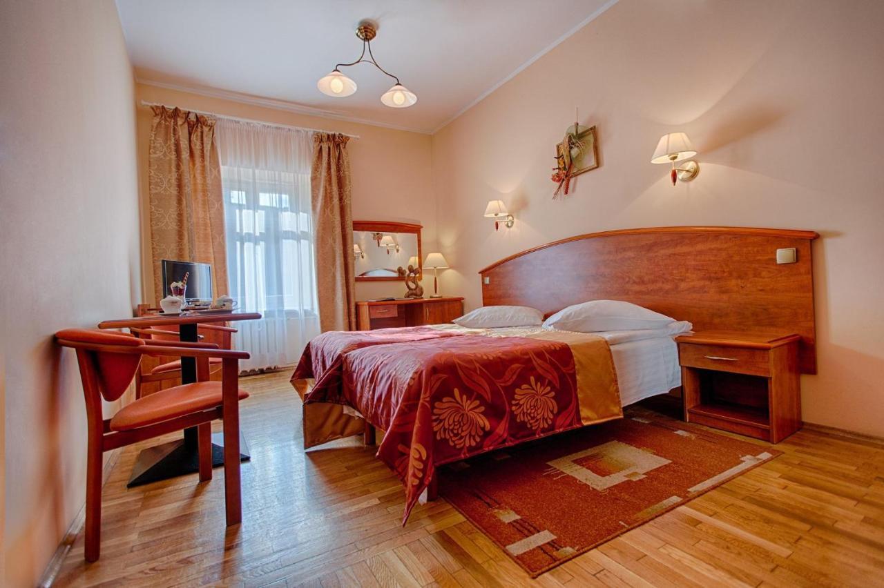 Hotel Restauracja Caspar يلينيا غورا المظهر الخارجي الصورة