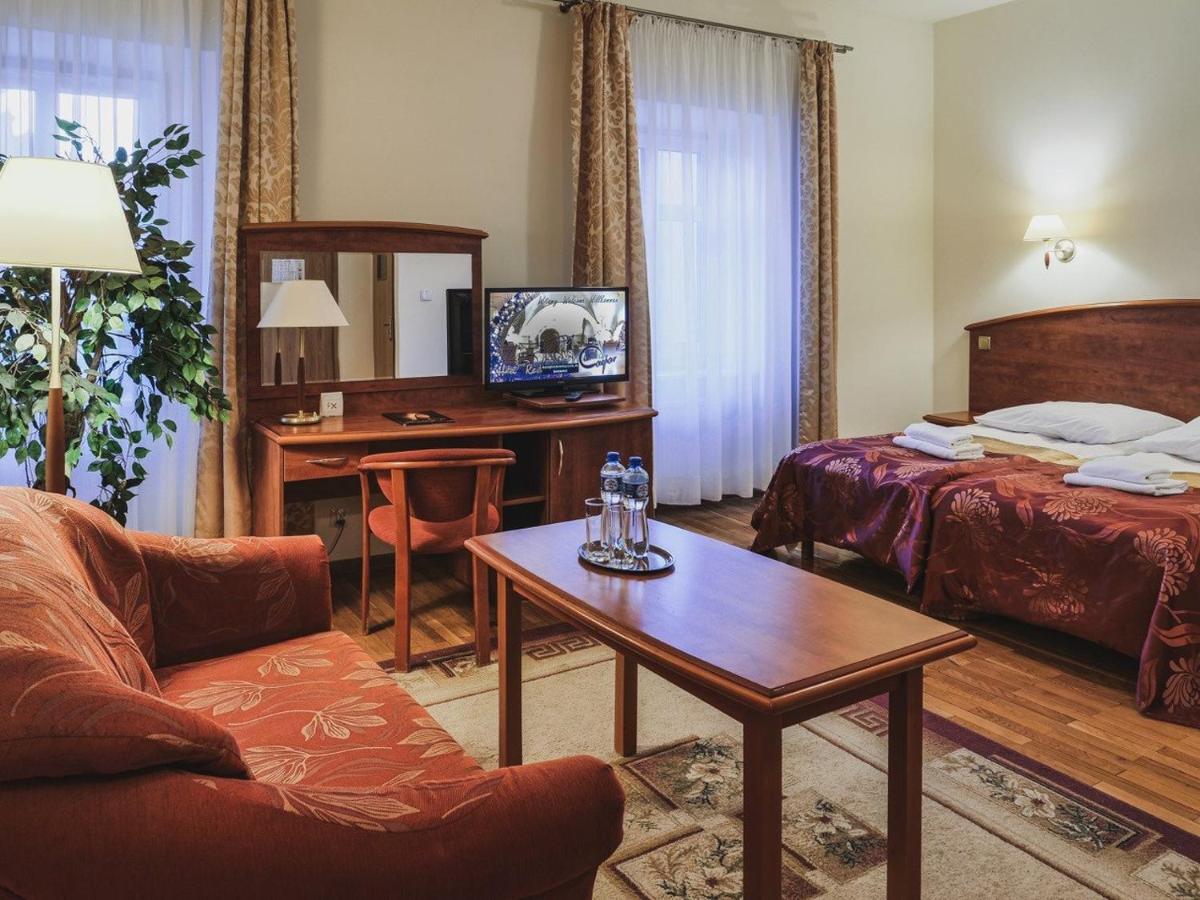 Hotel Restauracja Caspar يلينيا غورا المظهر الخارجي الصورة