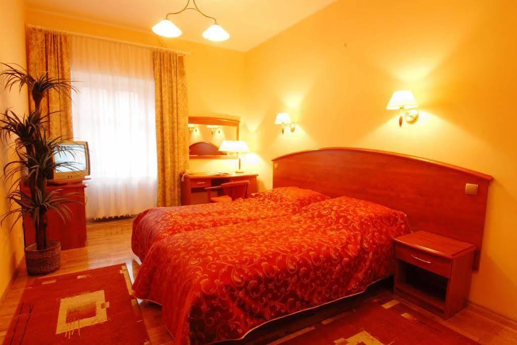 Hotel Restauracja Caspar يلينيا غورا المظهر الخارجي الصورة